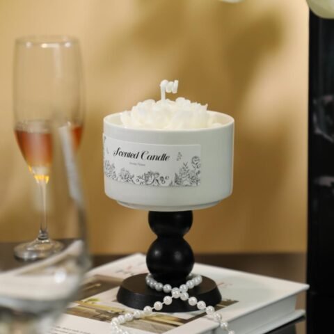 Camellia-shaped scented candle